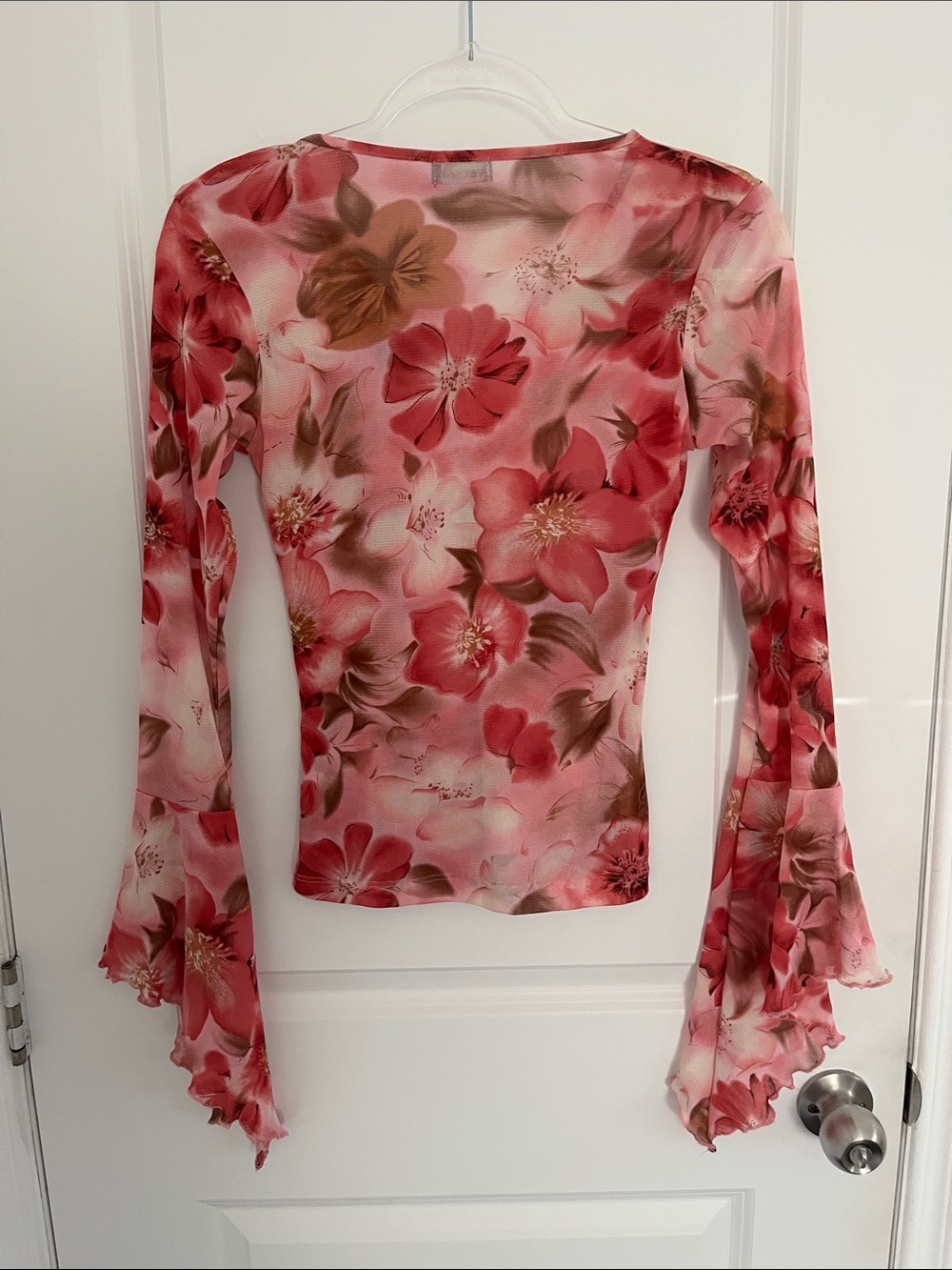 Wet Seal Pink Floral V-Neck Bell Sleeve Top - Picture 10 of 11